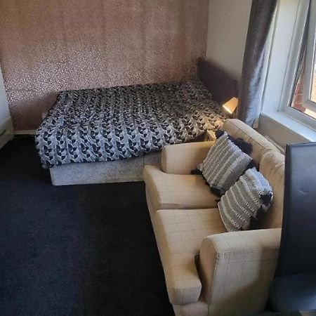 Spacious Room With Kichenet Родъръм Екстериор снимка