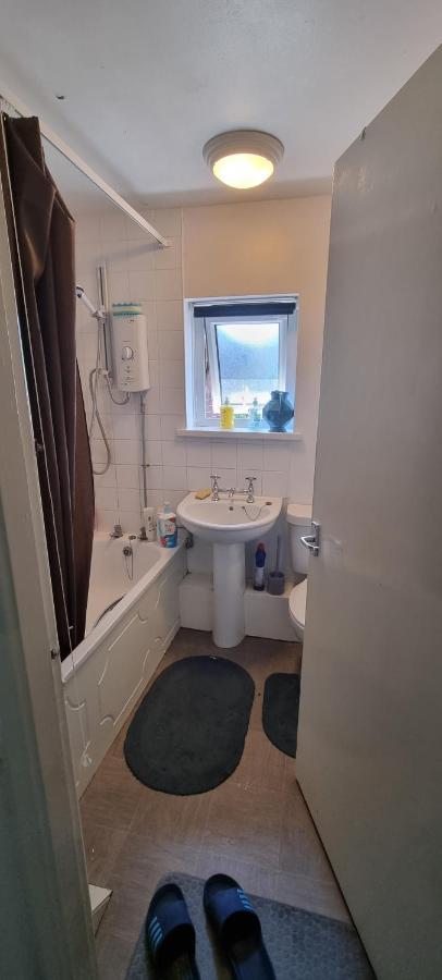 Spacious Room With Kichenet Родъръм Екстериор снимка