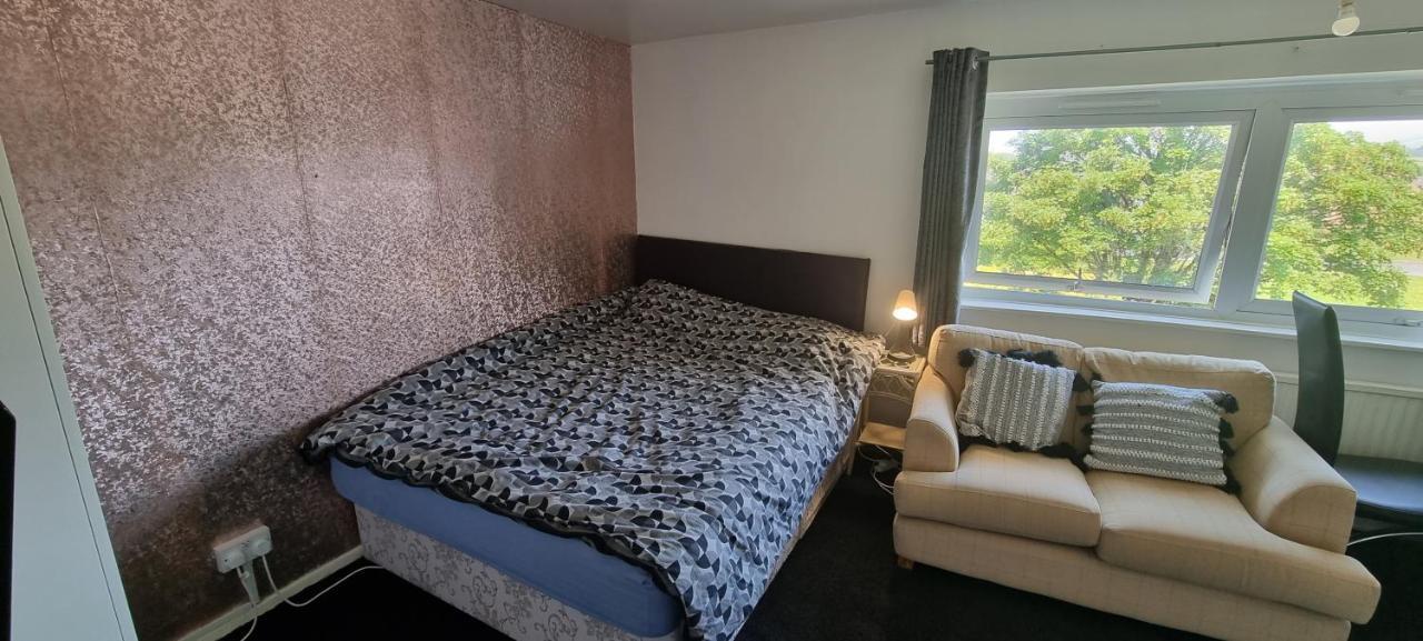 Spacious Room With Kichenet Родъръм Екстериор снимка