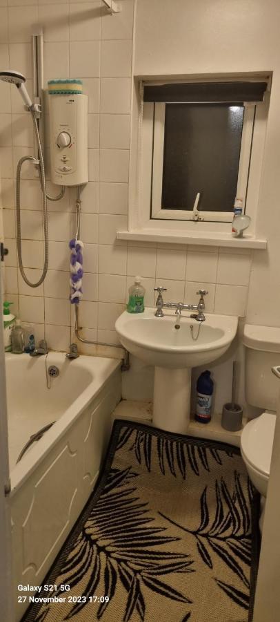 Spacious Room With Kichenet Родъръм Екстериор снимка